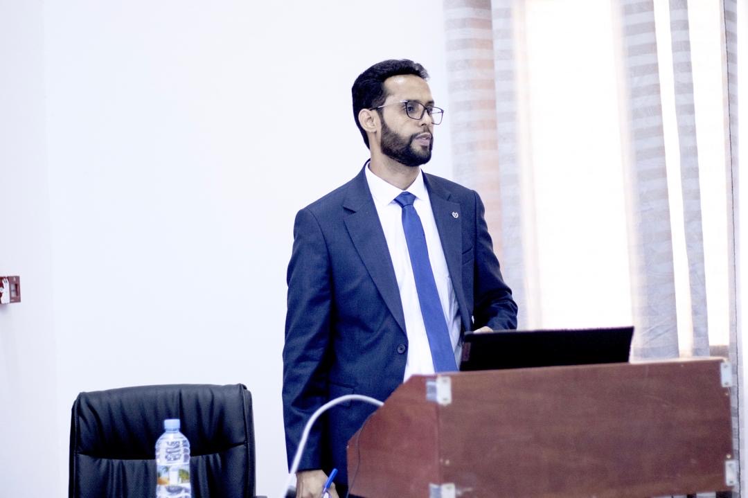 الباحث أحمد لمرابط يناقش أطروحة الدكتوراه في الفيزياء