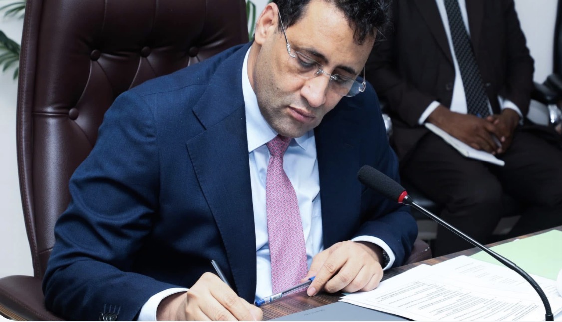 الوزير الأول يترأس اجتماعاً لمتابعة جاهزية المدارس للسنة الدراسية 2026–2027